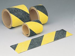 Gestreepte antisliptape op rol van 18 m