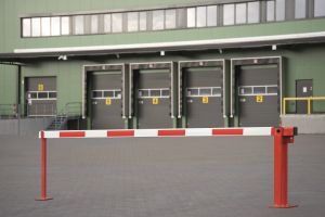 Slagboom met gasveer systeem en met slingersteun